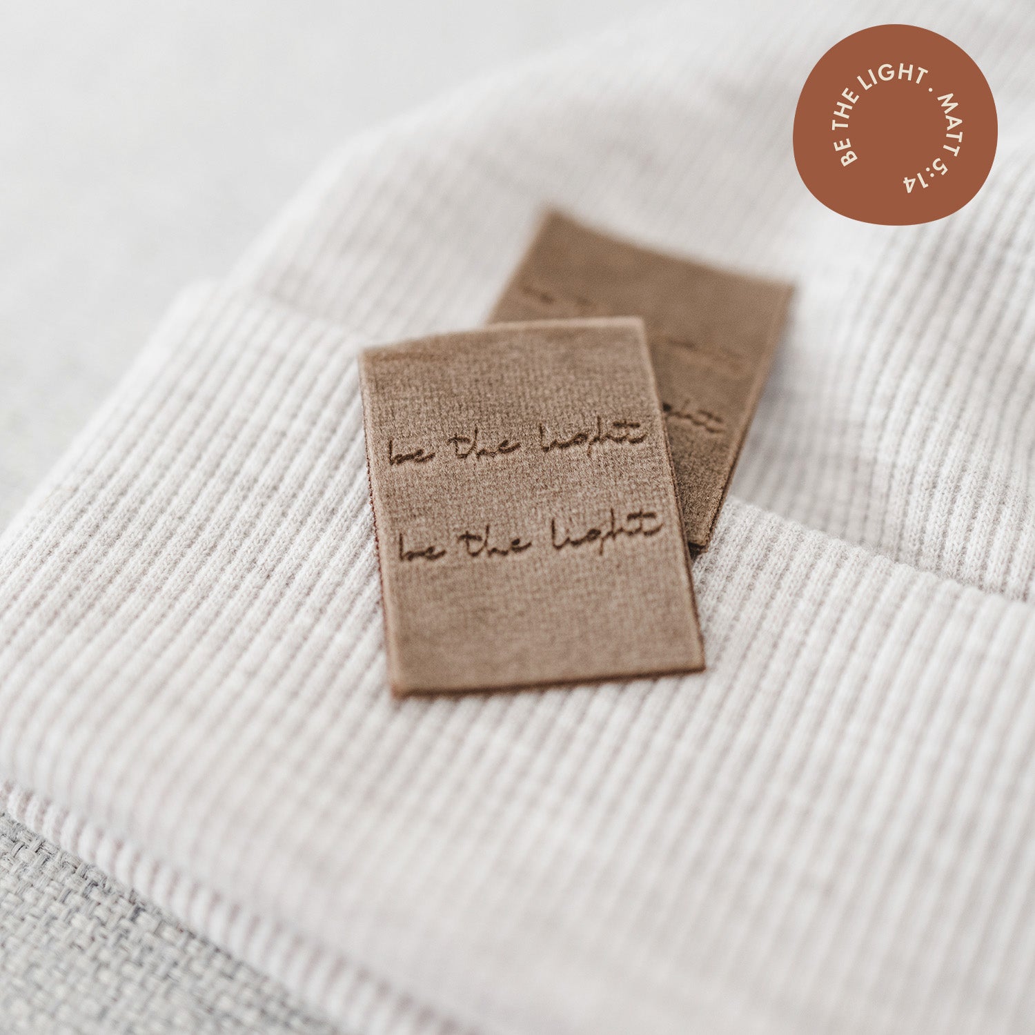 Double folded velvet label - Be the Light