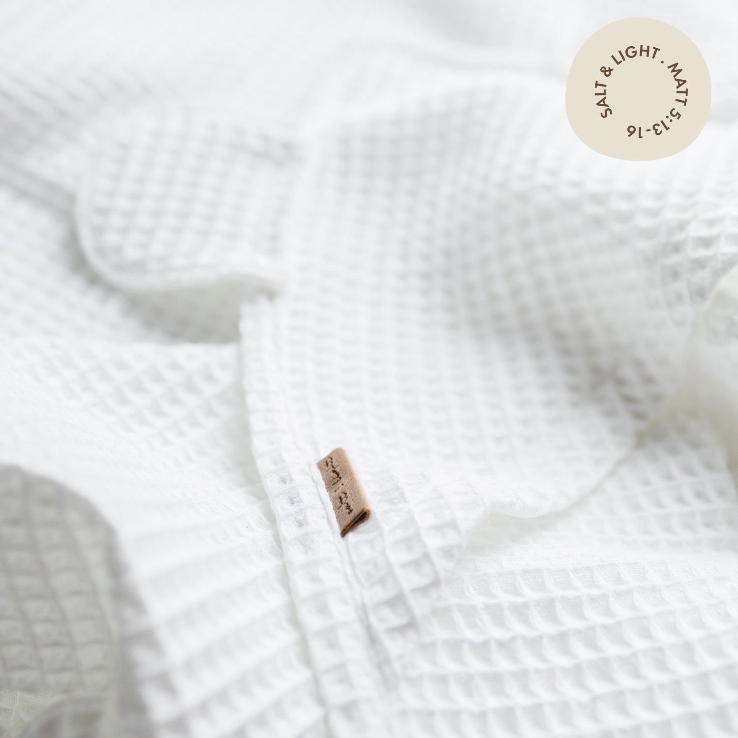Double folded velvet label - Be the Light