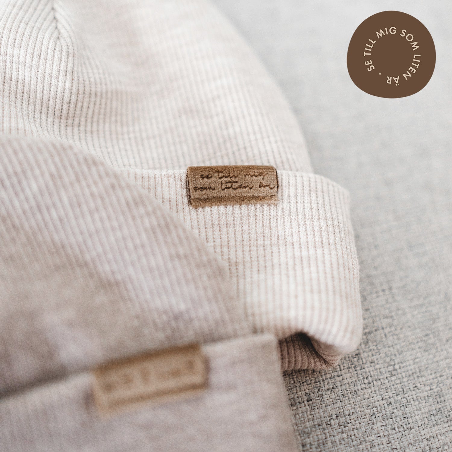 Double folded velvet label - Be the Light