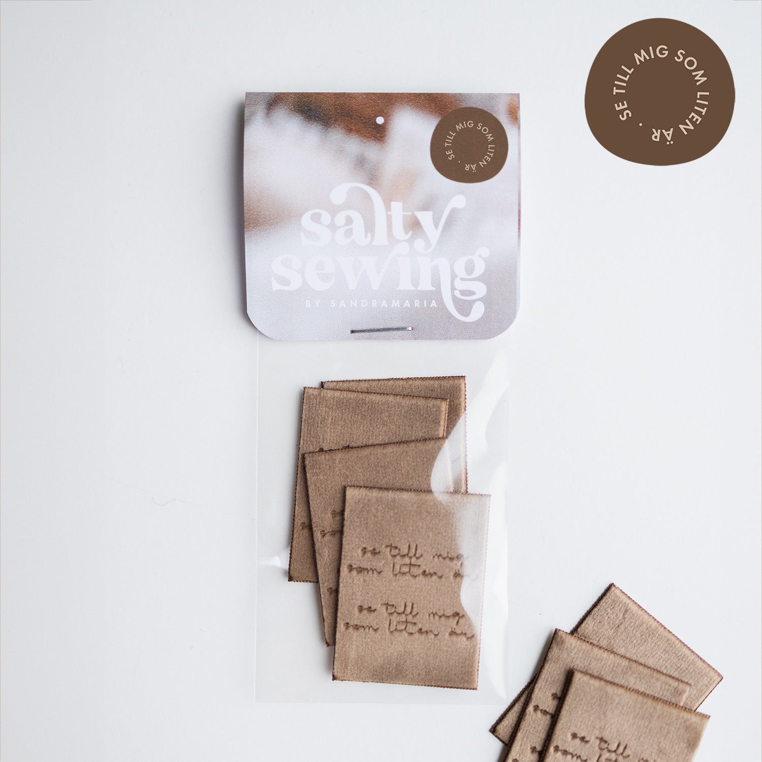 Double folded velvet label - Be the Light